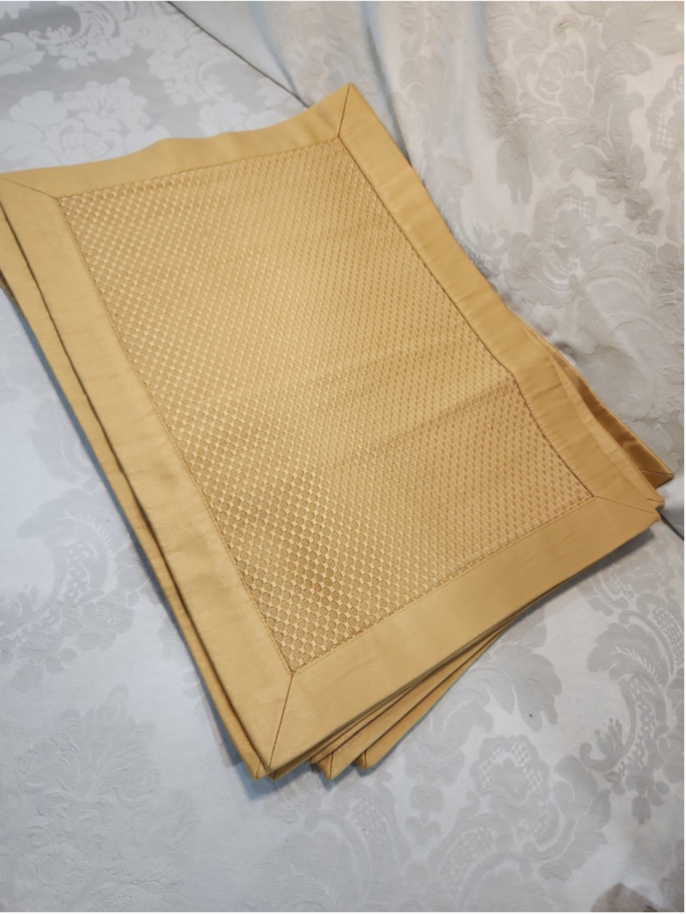 Bed Bath & Beyond Rectangle Woven Placemats Golden Amber Set of 6